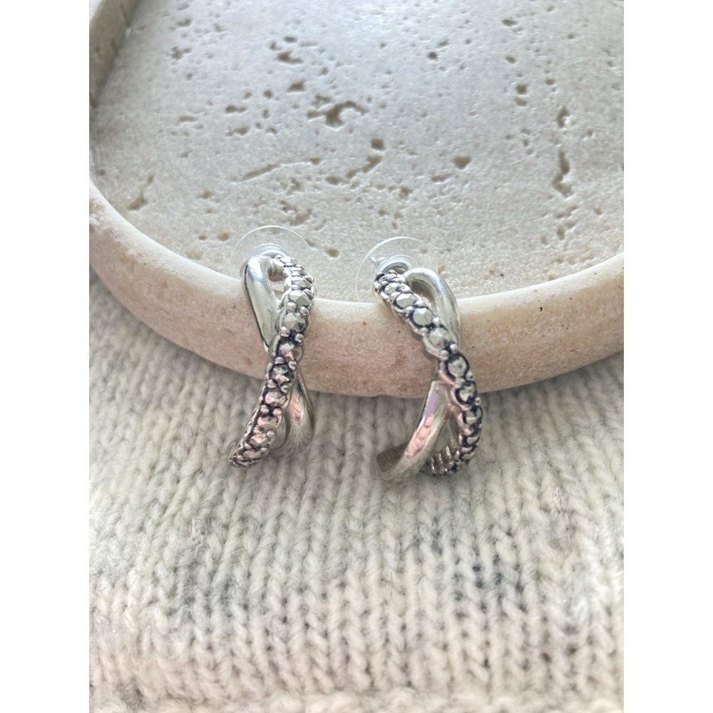 Vintage AVON Earrings Silver Tone Twisted Crossover Half Hoop Textured‎ 5018